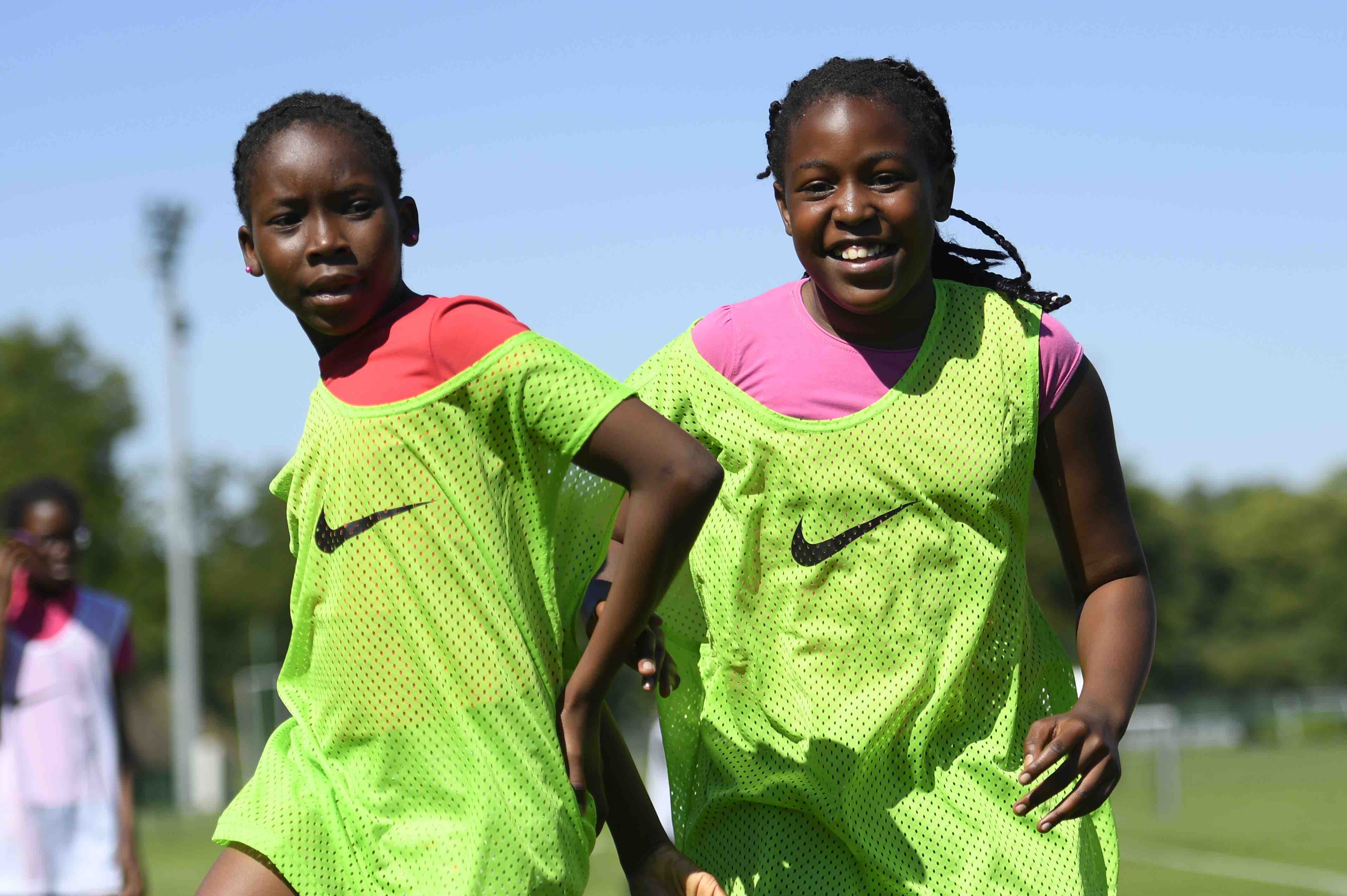 Des jeunes filles jouant lors d'une séance de playdagogie.