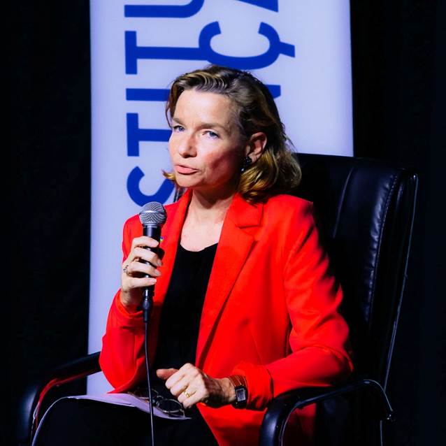 A person sitting in a chair holding a microphone
AI-generated content may be incorrect.