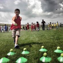 kosovo 1 enfant qui joue